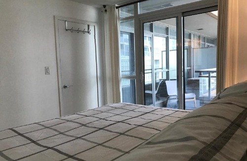 CityPlace Apartment | Lovely 3-Bedroom corner suite *10
