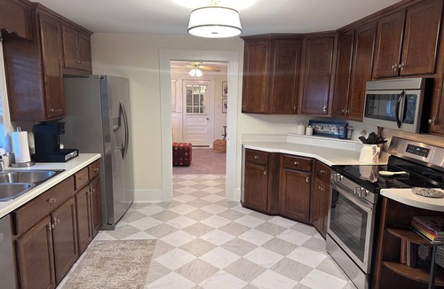 Gadsden Cottage | Lovely 3-bedroom Cottage close to RTJ Golf Course, Boat launch and Downtown