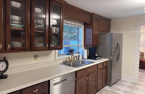 Gadsden Cottage | Lovely 3-bedroom Cottage close to RTJ Golf Course, Boat launch and Downtown