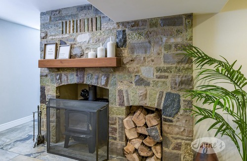 Feversham House | Lovely 5 bed 3 bath bungalow in Singhampton! Hot Tub!