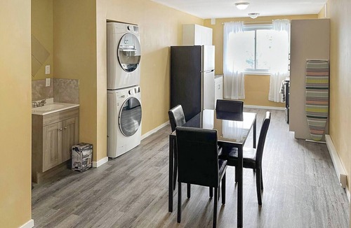 Sudbury Apartment | Lovely Apartment off the Kingsway & close to Resturants , Costco & Gas stations