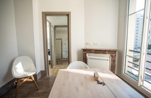 Belleville Apartment | Lovely apt next to the Belleville park