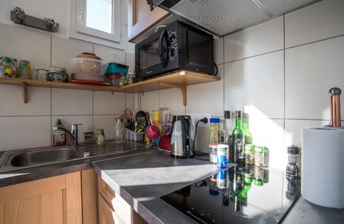 Belleville Apartment | Lovely apt next to the Belleville park