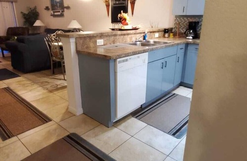 Fedhaven Condo | Lovely bright high ceilings condo