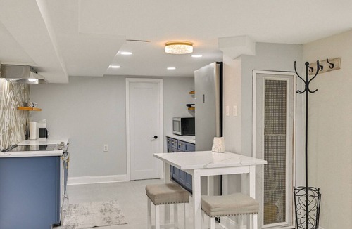 North Valley Stream Apartment | Lovely Elmont Apartment - Walk to Bus Stop!
