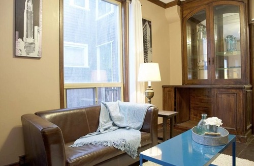 Leslieville House | Lovely in Leslieville: OneBedrm Large Private Apartment