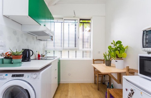 Belleville Apartment | Lovely Studio in Belleville