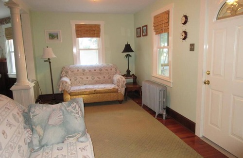 Ship Bottom House | Lovely updated home just 3 homes to the beach in Ship Bottom
