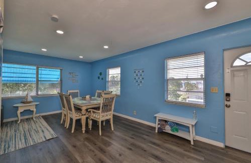 Gulfport Apartment | Lovely vacation home 1 block from beach & downtown Gulfport