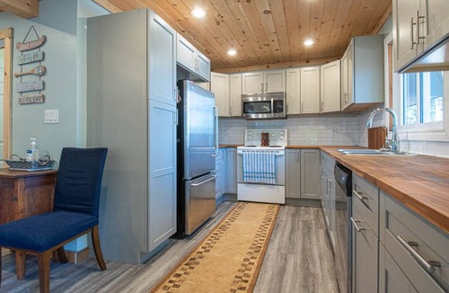 Bancroft Cottage | Lucerne Lookout - Four Bedroom Cottage, Sleeps 8