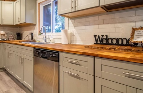 Bancroft Cottage | Lucerne Lookout - Four Bedroom Cottage, Sleeps 8