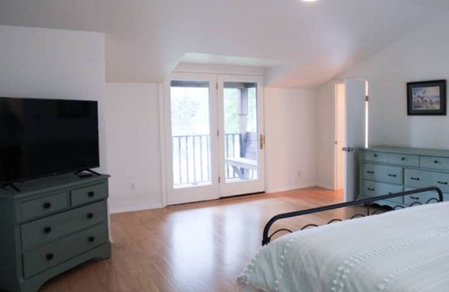 Sylvan Beach Cottage | Lucky Little Lake House - Heart of Sylvan Beach