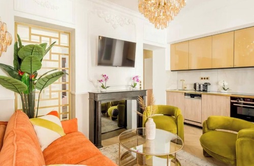 8th Arrondissement Apartment | LUX - AN EXPANSIVE & BEAUTIFUL PARISIAN RETREAT JUST STEPS AWAY FROM OPERA