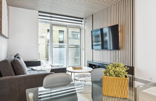 Summerhill Apartment | Lux Apt Yorkville 2bed 2bath Gym
