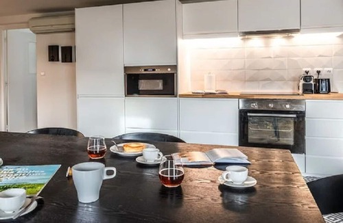 Quartier de Rochechouart Apartment | Lux Art Deco abode near Opéra & Galeries Lafayette, Vintage Paris-Modern Comfort