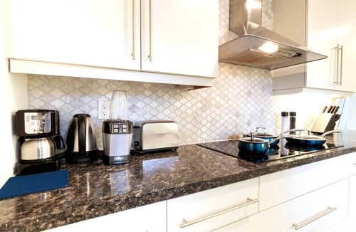 Bathurst Manor House | Lux House with 7 Bedrooms/3 Baths + Yoga/Sun Room