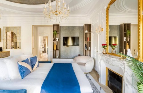 Saint-Gervais Apartment | LUX - IMMERSE YOURSELF IN PARISIAN GRANDEUR WITH THE EXQUISITE - LE MARAIS
