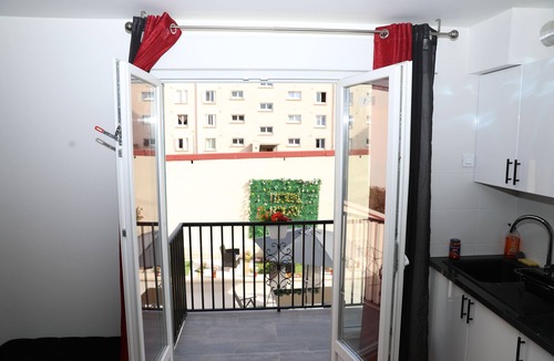 Le Bourget Apartment | Lux Red Rose - 15 Min To Paris & CDG