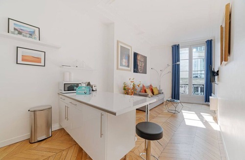 Palais-Royal Apartment | Luxe 1-BR Gem Steps from the Louvre & Opera