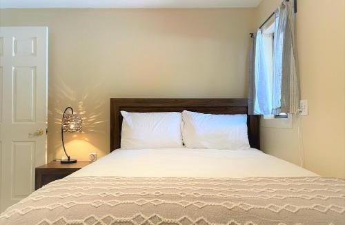 Sierra Vista House | Luxe 4BR 2BTH l Pool & Grill l Central Location l Mountain View l Family Vacation l RV Site