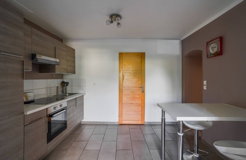 Roissy-en-France Apartment | Luxe-Apartment-Deluxe-Private Bathroom-City view