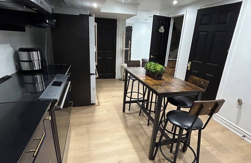 Caledon House | Luxe Apartment in Caledon