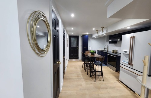 Caledon House | Luxe Apartment in Caledon