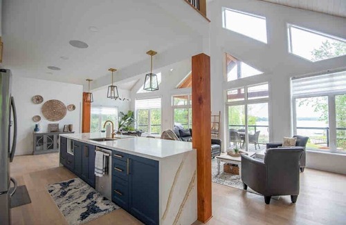 Fenelon Falls Cottage | *Luxe Cottage* Riverview Manor (Sauna, Games Rm)