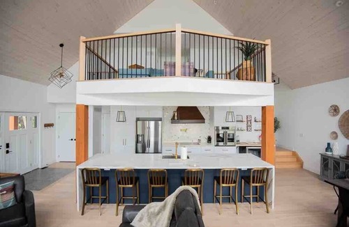Fenelon Falls Cottage | *Luxe Cottage* Riverview Manor (Sauna, Games Rm)