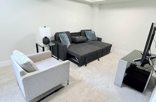 West Oak Trails House | Luxe furnished home in Oakville