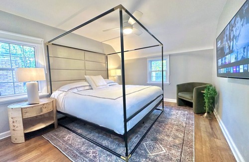 Mount Lebanon House | Luxe Mt. Lebanon Home | Sleeps 6 | Central