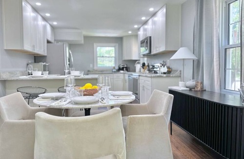 Mount Lebanon House | Luxe Mt. Lebanon Home | Sleeps 6 | Central
