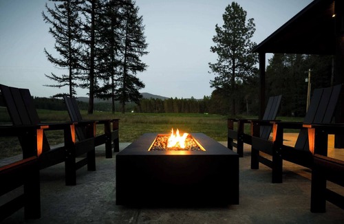 Chattaroy House | Luxe Nordic Barndominium Retreat at Black Pine