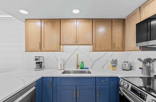 North Ocean City Condo | Luxe Oceanfront Penthouse | Pool, Hot Tub & Deck