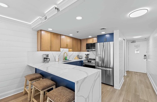 North Ocean City Condo | Luxe Oceanfront Penthouse | Pool, Hot Tub & Deck