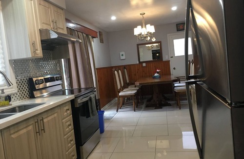 Agincourt North House | LUXMY VILLA larger groups luxury stay