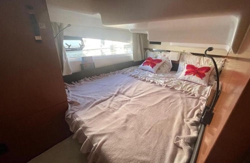 Solenzara Boat Rental | luxueux bateau à quai