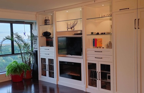 Lakeview Condo | Luxurious, 1200 square foot, two bedroom condo