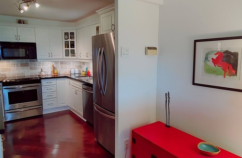 Lakeview Condo | Luxurious, 1200 square foot, two bedroom condo
