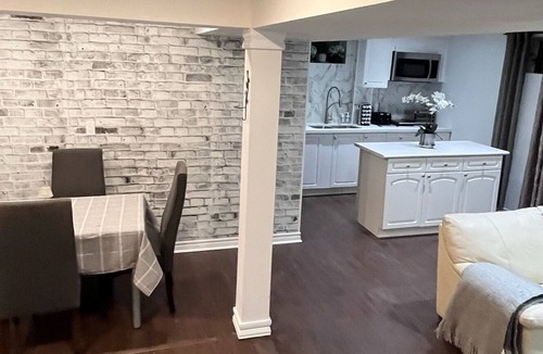 Richmond Hill Apartment | Luxurious 2 Bedroom Basement Apartment