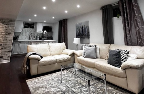 Richmond Hill Apartment | Luxurious 2 Bedroom Basement Apartment