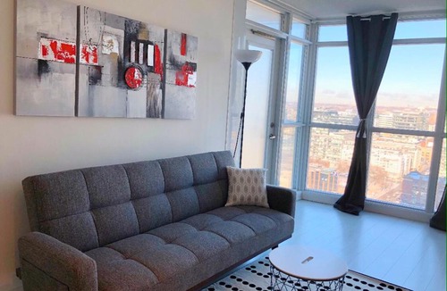CityPlace Apartment | Luxurious 2 bedroom Condo 5 mins from the CN Tower