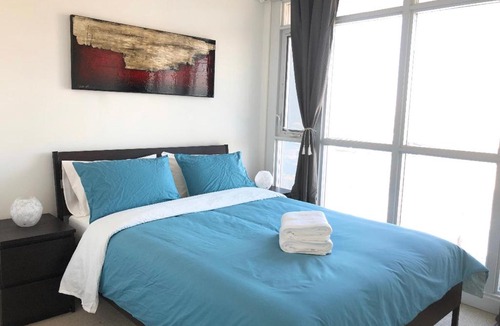 CityPlace Apartment | Luxurious 2 bedroom Condo 5 mins from the CN Tower