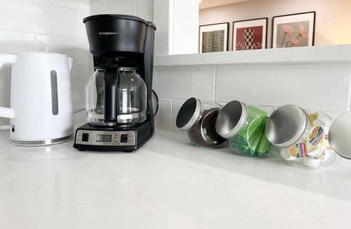 Gulph Mills Apartment | Luxurious 2 King Beds Apt Family Friendly Sleeps 5