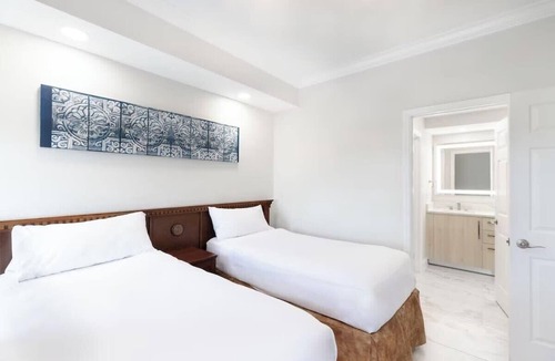 Florida Center Apartment | Luxurious 2bd retreat offers a sanctuary to relax