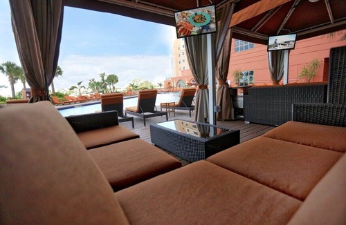 Florida Center Apartment | Luxurious 2bd retreat offers a sanctuary to relax