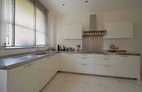 Neuilly-sur-Seine Apartment | Luxurious 3 Bedroom Apartment in Paris Facing Bois de Boulogne