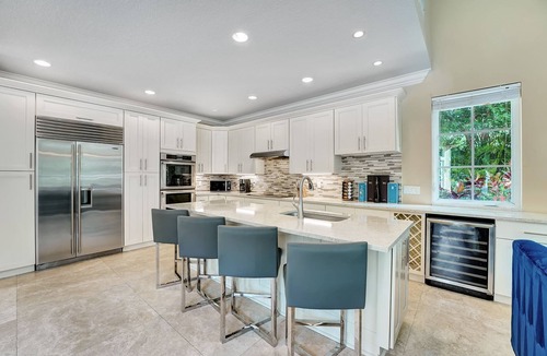 Ocean Ridge Villa | Luxurious Beach Home/Walk To Fun Beach/Gamer Room/Mins. to Downtown DelRay/WiFi