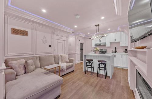 Town of Essex Apartment | Luxurious Castle Suite - Private & Peaceful Escape