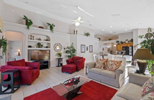 Four Corners Villa | Luxurious Executive Villa 20 mins from Disney, Private Pool/Spa, Games Room